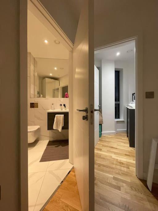 3 Bedroom Penthouse With Terrace And Skyline In Battersea London Exterior photo